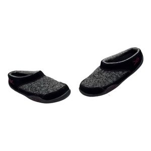 KURU Womens ‘Draft’ Size 7 Indoor-Outdoor Go Anywhere Slippers Black Red Ruby